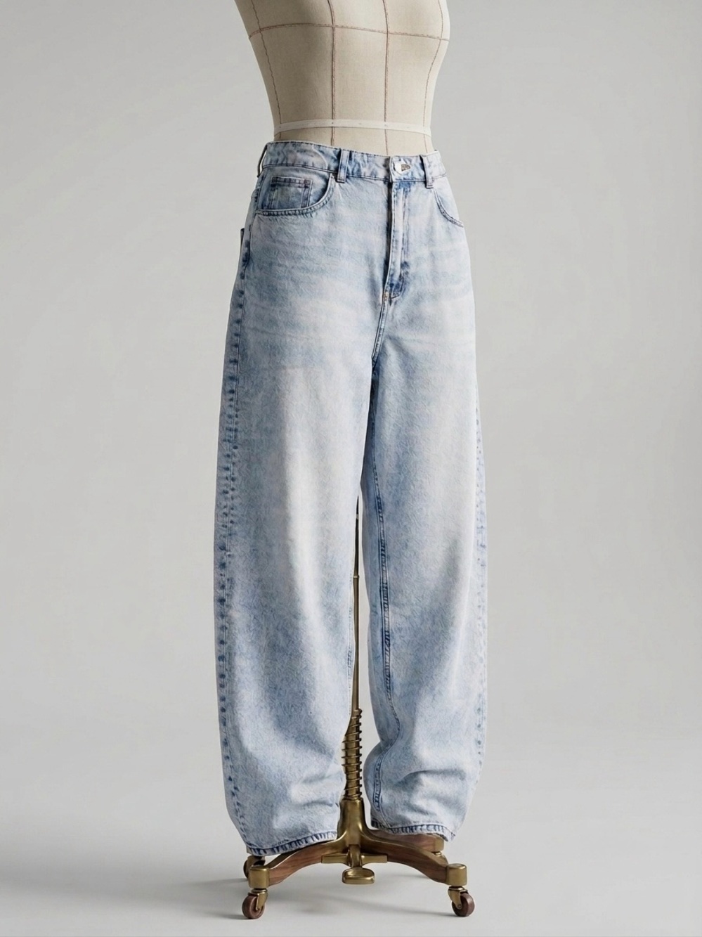 Divided H&M Mid Rise Light Wash Baggy Jeans size 10